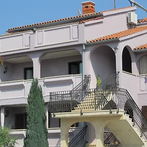 Purple House Apartmán Pula